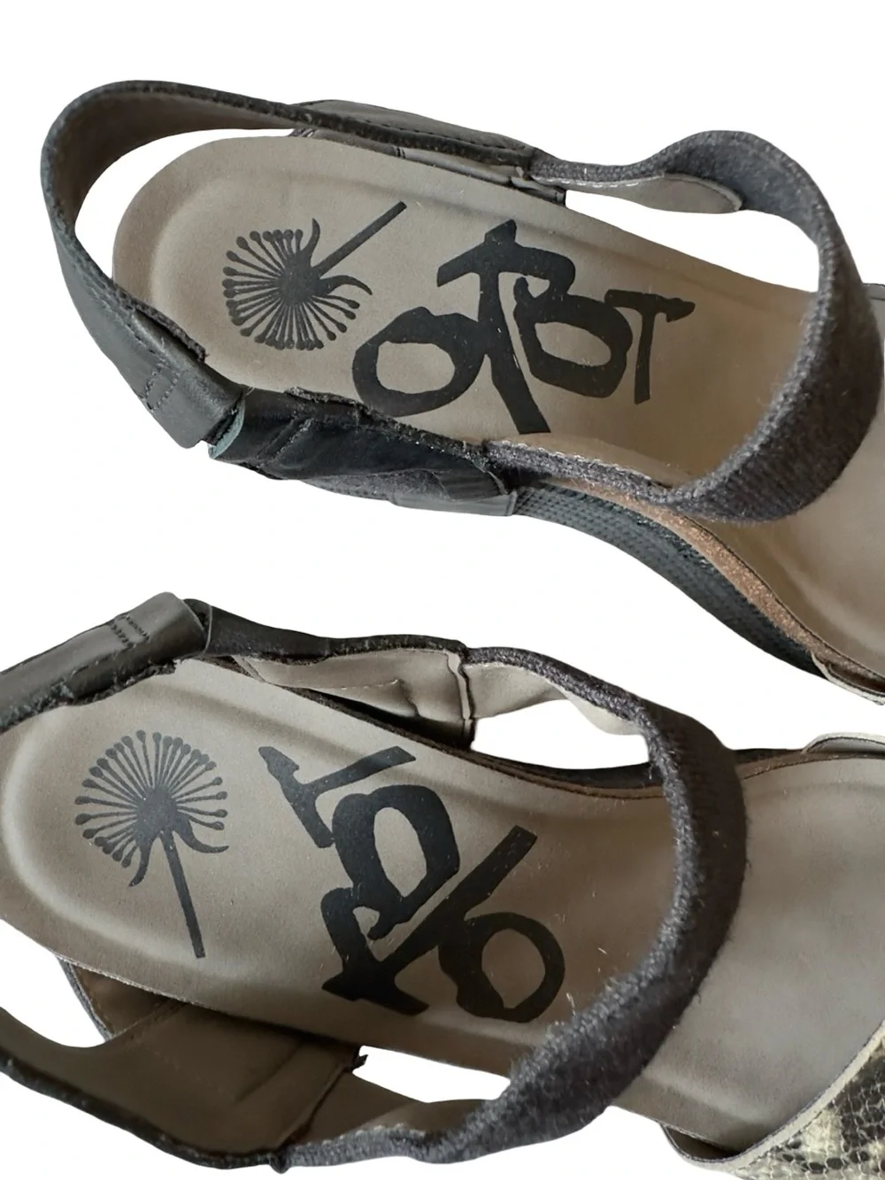OTBT - 'Bushnell' Wedge Sandals women's Black Straps and Snake-Print - SZ 11